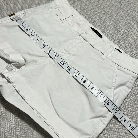 Saks Fifth Ave White Women's Shorts. Size 2 - Picture 4 of 10